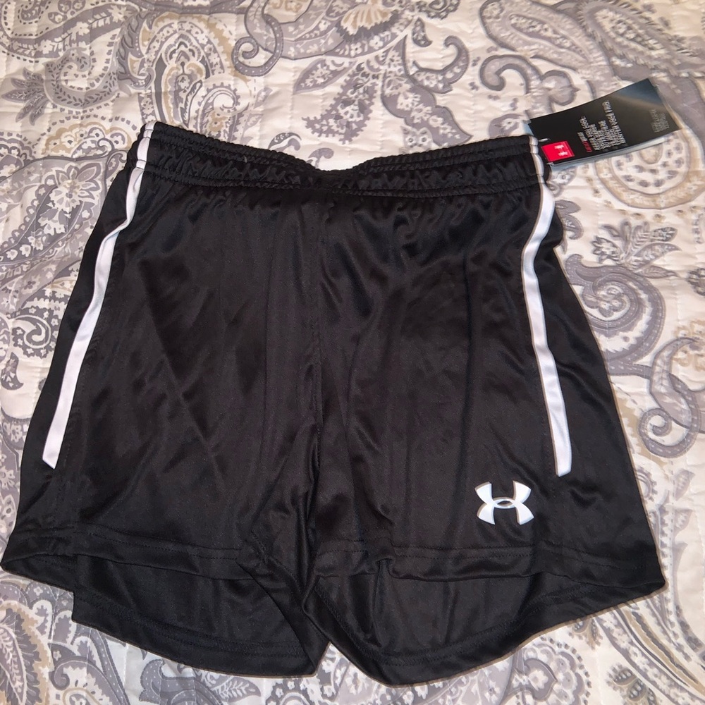 BNWT Medium Under Armour running shorts